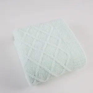 Schlussverkauf neues Design 30 Zoll*40 Zoll 100 % Polyester gestrickt Baby-Sicherheitsdecke für Neugeborene