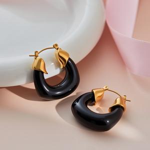 Pendientes de resina europeos y americanos, de acero inoxidable, con acrílico color ámbar, que transmiten una sensación de sofisticación. - Product Image 3