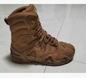 Chaussures de course, d'entraînement, de chasse et d'escalade antidérapantes TSB07 personnalisées, couleur coyote, robustes, pour hommes. - Product Image 3