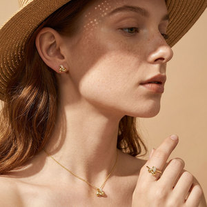 Grossiste de bijoux fins de Hong Kong, nouvelle collection de pendentifs en or massif 18 carats avec diamants naturels, série nœuds entrelacés, cadeau pour femme. - Product Image 6