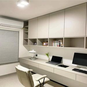 Escritorio Italiano Minimalista de Piso a Techo con Almacenamiento para Libros, Diseño de Cajón Oculto a Medida para Espacio de Trabajo Privado en Penthouse de Lujo - Product Image 2