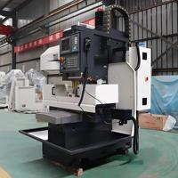 Machine de fraisage CNC verticale à trois axes XK7130 à faible coût fabriquée en Chine utilisant un contrôleur Fanuc.