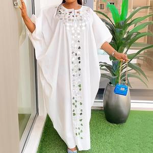 Robes traditionnelles africaines élégantes à manches courtes avec des patchs en strass tendance pour femmes - Product Image 3