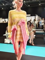 Robe pull courte en tricot à rayures dégradées pour femme, manches longues, rose, avec perles, volants et pompons, style décontracté, tenue de soirée tendance