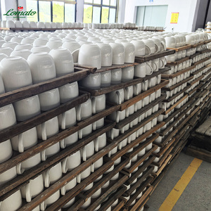 Taza de café clásica de cerámica blanca con rayas verticales en relieve, logotipo personalizado al por mayor para supermercado, hotel, cafetería, tienda, restaurante - Product Image 3