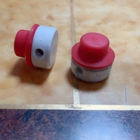 Équipement de capsulage automatique de bouteilles Kemawell Machine d'assemblage de bouchons oscillants contrôlée par PLC pour bière, liqueur, bambou, plastique