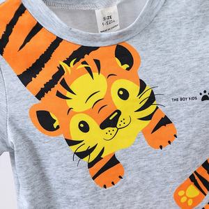 Vêtements d'<span class=keywords><strong>été</strong></span> pour bébés décontractés pour hommes Shorts à manches courtes pour enfants <span class=keywords><strong>Ensemble</strong></span> de vêtements de <span class=keywords><strong>classe</strong></span> de dessin animé pour bébés garçons - Product Image 4