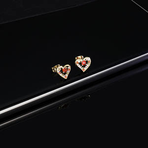 Pendientes de botón de oro de 14k chapados al por mayor con gemas multicolor, diseños surtidos de mariposa, flor, corazón y corona para mujer - Product Image 4