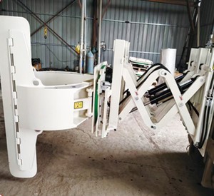 Compacte bandenklem Redelijke totale breedte Goede zichtbaarheid Geschikt voor het overbrengen en stapelen van banden in smalle gangen - Product Image 1