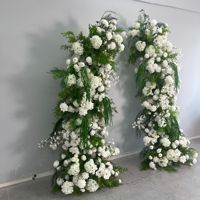 Desain Baru Dapat Disesuaikan Dekorasi Bunga Pernikahan Mewah Putih Hijau Bentuk Lengkung dari Bunga Tiruan untuk Dekorasi Dalam dan Luar Ruangan.