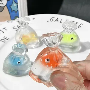 Jouet Squishy <span class=keywords><strong>Poisson</strong></span> <span class=keywords><strong>Rouge</strong></span> Kawaii en TPR Transparent Effet Gelée - 4,5 cm - Anti-Stress - Cadeau pour Enfants et Adultes - Vente en Gros - Product Image 3