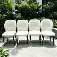 Chaise de salle à manger moderne en cuir à motif griffe de chat, chaise d'appoint avec design de coutures et pieds en métal noir pour la maison, la cuisine, l'hôtel