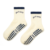 Chaussettes de yoga antidérapantes OEM, design personnalisé, logo jacquard tricoté, chaussettes à grip personnalisées, chaussettes de fitness pour femmes, chaussettes de Pilates