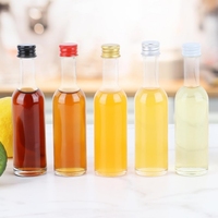 Bouteilles en verre miniatures de 50 ml (1,7 oz) avec bouchons dorés étanches, couvercles en aluminium pour liqueur, vin, alcool, shots de gingembre, tequila