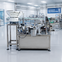 Machine de scellage et de capsulage de tubes en plastique souple