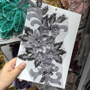 Toppa Applique floreale con paillettes grigie e paillettes per decorazione del vestito motivo monospalla in pizzo per abbigliamento fai da te - Product Image 3