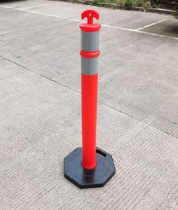 Postes de Seguridad con Base de Goma de 45 Pulgadas, Barrera de Seguridad, Delimitador de Tráfico con Collares Reflectantes - Product Image 4