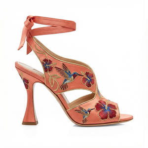 Sandales à talons hauts Xinzirain personnalisées avec broderie florale rose, bride à la cheville, <span class=keywords><strong>talon</strong></span> unique, chaussures de vacances pour femmes - Product Image 1