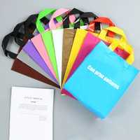 Sac en papier cadeau de luxe avec logo personnalisé, poignée en forme de gilet, soufflet latéral, sacs en plastique mat, emballage pour vêtements de supermarché