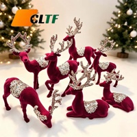 Figurine de renne floqué rouge de Noël en gros, avec bois de cerf à paillettes, statue de cerf pour la décoration de table de fêtes 2026