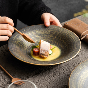 <span class=keywords><strong>Assiette</strong></span> creuse <span class=keywords><strong>en</strong></span> céramique peinte à la main avec incrustation dorée Wujin, design de luxe léger, vaisselle haut de gamme pour hôtel, plat pour plats occidentaux - Product Image 6