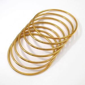 Pulsera de cadena de mano de fibra de carbono negra con logotipo personalizado premium, regalo festivo para mujer, resistente y de gran peso. - Product Image 1