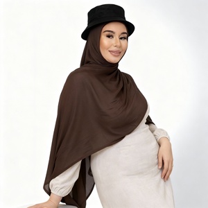 Hijab de poliéster de alta calidad premium turco para mujeres musulmanas venta al por mayor bufanda larga cómoda de moda de invierno - Product Image 1