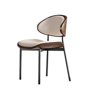 เก้าอี้รับประทานอาหารสไตล์นอร์ดิกหรูหรา โครงไม้เนื้อแข็ง เบาะหนัง พนักพิงโค้ง ขาโลหะ เหมาะสำหรับบ้าน ร้านอาหาร ร้านกาแฟ โรงแรม - Product Image 5