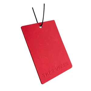 कपड़ों के लिए रस्सी स्ट्रिंग पिन एम्बॉसिंग मैट प्रिंटिंग पेपर हैंग टैग लेबल के साथ उच्च गुणवत्ता वाले लक्जरी मोटे कार्डबोर्ड कस्टम लोगो
