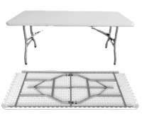 Table pliante rectangulaire d'extérieur blanche de 6 pi x 8 pi en plastique, pliable en deux, avec option de chaises pliantes