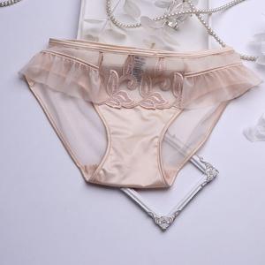 Culottes sexy en satin et dentelle respirantes pour femmes, sous-vêtements brodés mignons, design ajouré sans couture, tentation pour adultes - Product Image 6