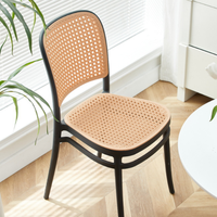 Chaises de salle à manger modernes empilables ergonomiques en résine plastique blanche, vente en gros d'usine, pour hôtels, villas et écoles