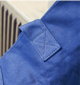 Sac fourre-tout en toile noire avec cordon de serrage et impression de logo personnalisé de conception facile - Product Image 5