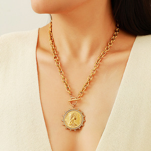 Collier en acier inoxydable avec pendentif portrait de reine plaqué or 18 carats, fermoir OT, style européen, bijoux de mode, cadeau - Product Image 2