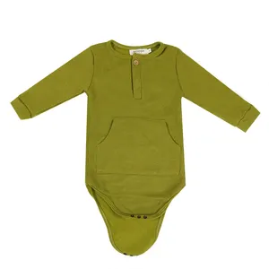 Vente en gros de vêtements pour bébés barboteuse douce et confortable pour enfants manches longues en coton vert armée avec poche pour petits bébés grenouillères