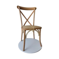 Chaises de mariage rustiques en chêne empilables et durables avec dossier croisé et structure solide pour banquets, événements, fêtes, restaurants, cafés et lieux événementiels