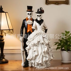 หัวกะโหลกเจ้าสาวและเจ้าบ่าว ของตกแต่งฮาโลวีน เรซินสังเคราะห์ งานแฮนด์เมด ของประดับตกแต่งภายในสำหรับห้องนั่งเล่นและทางเข้าบ้าน - Product Image 1