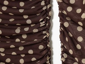 MYST&ZA Abbigliamento Donna Primavera 2026 Nuova Moda Maglietta a Collo Alto con Stampa a <span class=keywords><strong>Pois</strong></span> Vestibilità Slim Strato Interno Semi-Trasparente 27074099 - Product Image 4