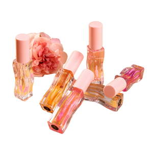 CELYN'C Gloss à lèvres transparent personnalisé avec logo, changeant de couleur, biologique, végétalien, saveur fruitée, hydratant, minéral, flacon ondulé 3ml - Product Image 1