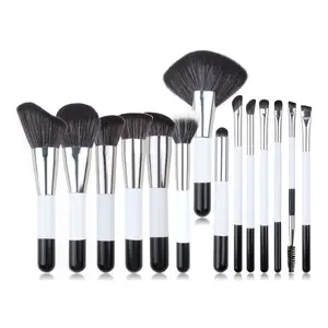 Pinceau de maquillage professionnel fendu noir/blanc, poudre à thème Panda fond de teint ombre à paupières Eyeliner cils cosmétiques outils bois 1 pièce