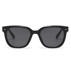 Gafas de sol polarizadas con montura cuadrada Ks-3865 para mujer, montura de metal negro, lentes TAC, protección UV400, estilo para exteriores - Product Image 1