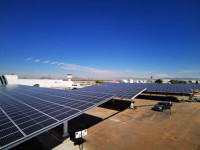 Système de stockage d'énergie solaire hybride 100-125KW avec batterie LiFePO4 200KWh et protection BMS intégrée, indice de protection IP65
