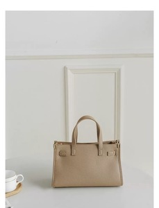 Bolso de Hombro de Cuero Togo Genuino para Mujer, Estilo Clásico Estructurado con Logotipo Personalizado - Product Image 4