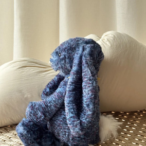 ตุ๊กตากระต่าย Bashful Bunny รุ่นพรีเมียมจาก UK JE ของเล่นนุ่มนิ่มสำหรับฤดูใบไม้ร่วงและฤดูหนาว ผลิตจากใยฝ้าย PP ให้ความสบาย ผ่อนคลาย เหมาะเป็นของขวัญสำหรับเด็กทุกเพศ - Product Image 3