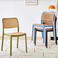 Chaise de jardin en plastique PP de conception italienne en gros pour café et restaurant