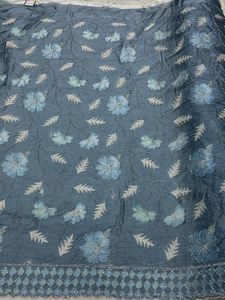 Tela de seda importada con cuentas de trabajo hecho a mano y bordado disponible en calidad superior a precio asequible para prendas y decoración - Product Image 3