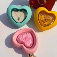 YUANQI Boîte à Bijoux Romantique en Forme de Cœur avec Rose Éternelle et Couronne pour la Saint-Valentin 2026 – Surprise Rose Préservée