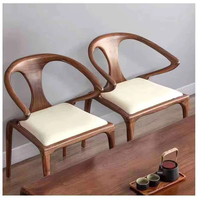 Fauteuil papillon robuste en bois, avec dossier enveloppé en mortaise et tenon, assise rembourrée, couleur bois personnalisable pour hôtel et salon de thé