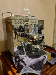 Machine à expresso semi-automatique WPM KD-310P, commande tactile avec pression de 15 bars, design compact et portable pour un usage domestique - Product Image 3