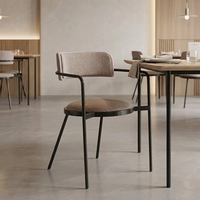Fauteuil de luxe léger de qualité supérieure, chaise de salle à manger rembourrée simple pour la maison avec pieds en métal, design moderne pour hôtels